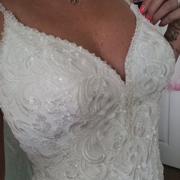 NEVER WORN 2022 WEDDING DRESS - Picture 4 of 7